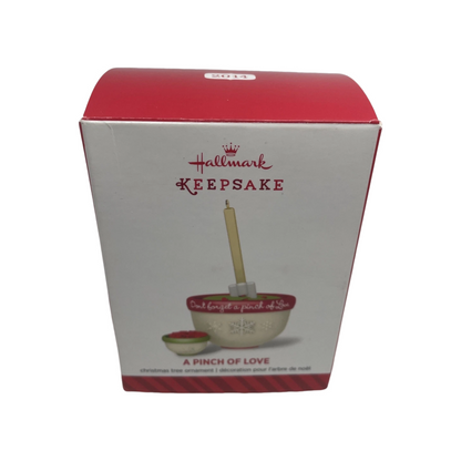 2014 A Pinch of Love Hallmark Ornament (A Pinch of Love) QGO1483 Image2