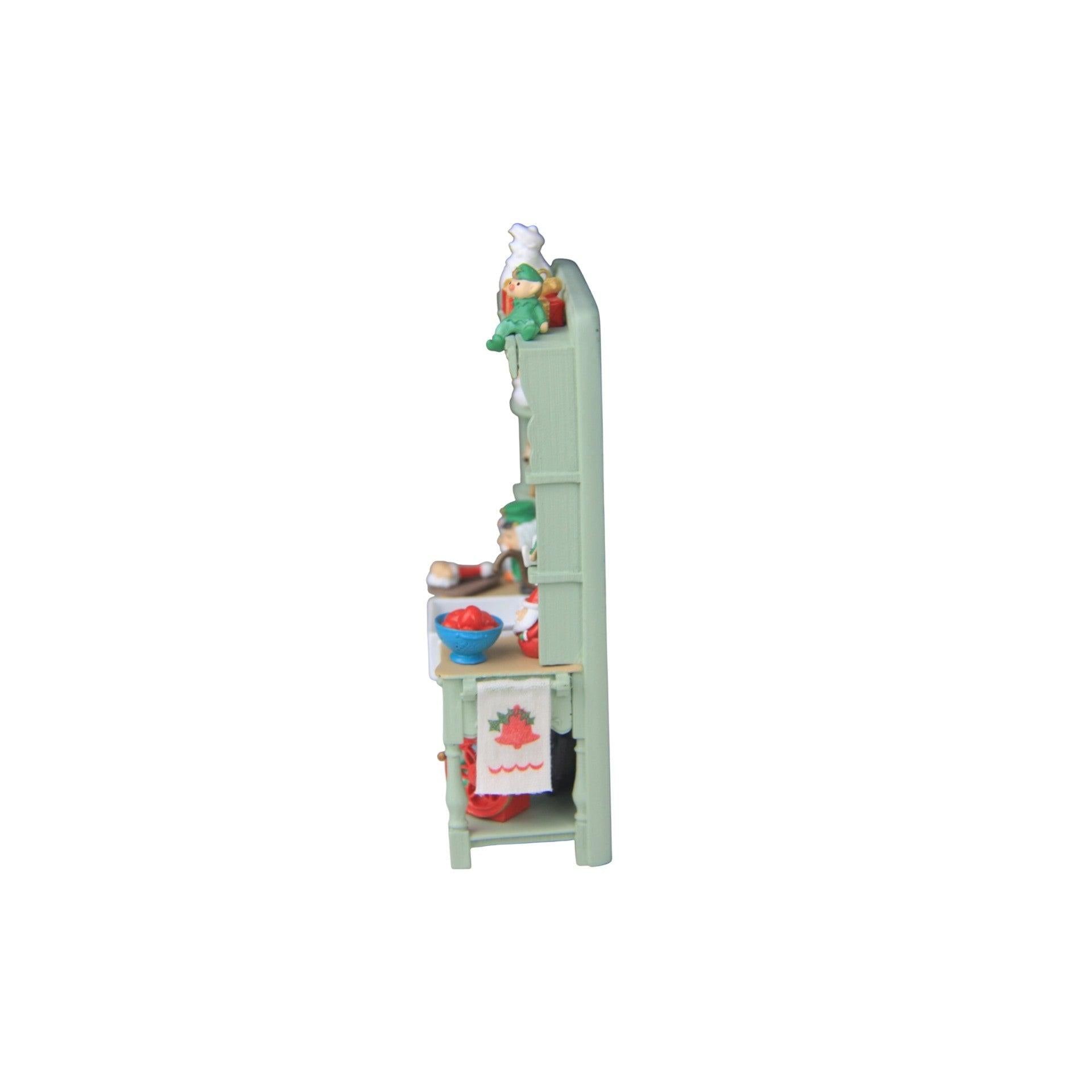 2014 Mrs. Claus’s Kitchen Sink (Mrs. Claus) Hallmark Ornament QMP4087 Image4