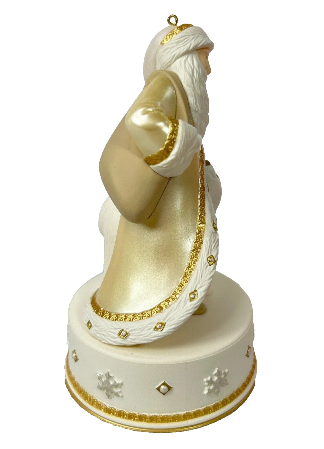 2014 Strolling in the Snow Hallmark Ornament (Santa Claus) QGO1216