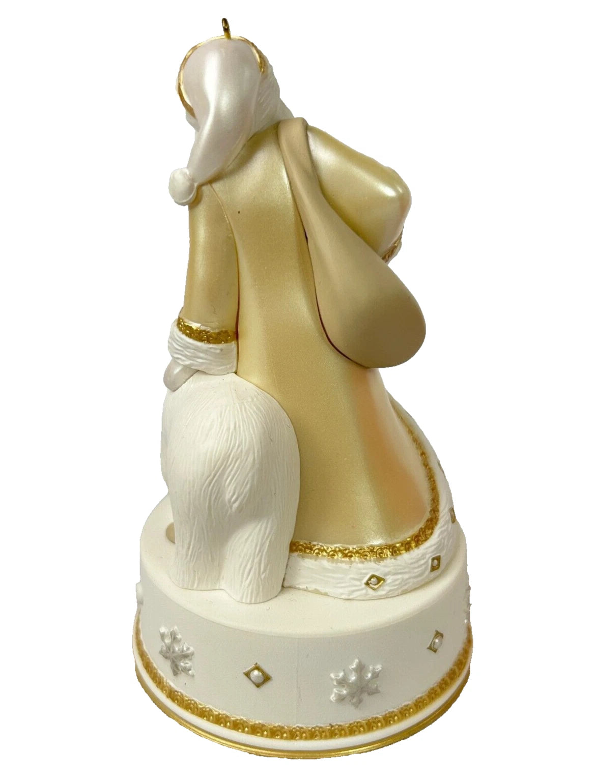 2014 Strolling in the Snow Hallmark Ornament (Santa Claus) QGO1216