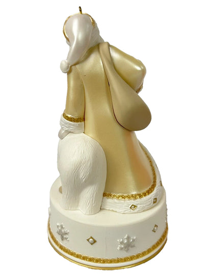 2014 Strolling in the Snow Hallmark Ornament (Santa Claus) QGO1216