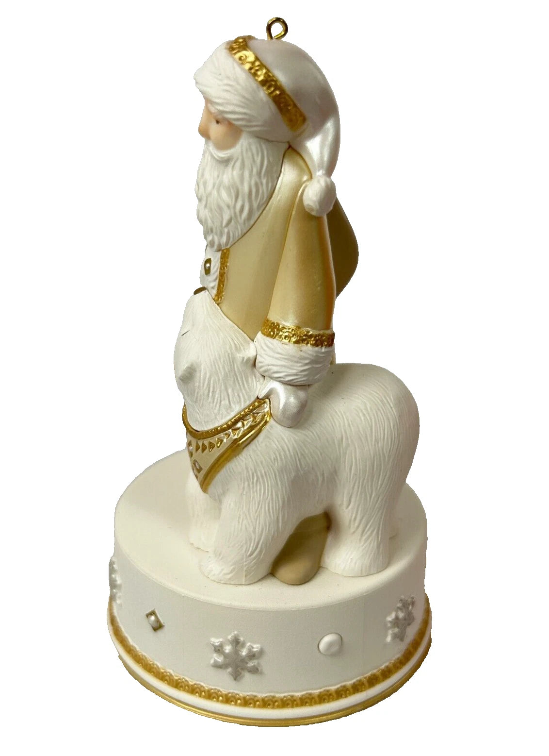 2014 Strolling in the Snow Hallmark Ornament (Santa Claus) QGO1216