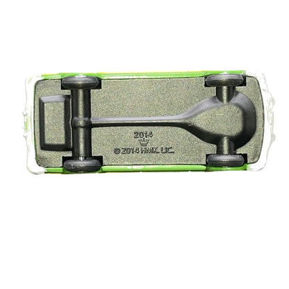 2014 Stylin' Station Wagon Hallmark Ornament (Car) QGO1006