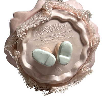 2014 Wendy Celebrates - Madame's 90th Anniversary Hallmark Ornament (Madame Alexander) QX9136 Image5