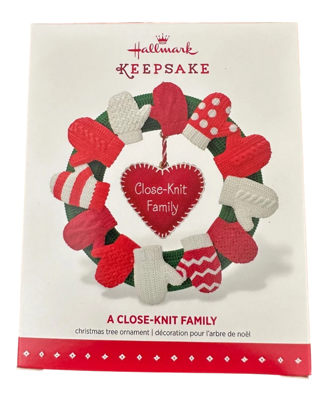 2015 A Close-Knit Family Hallmark Ornament (Wreath) QGO1629