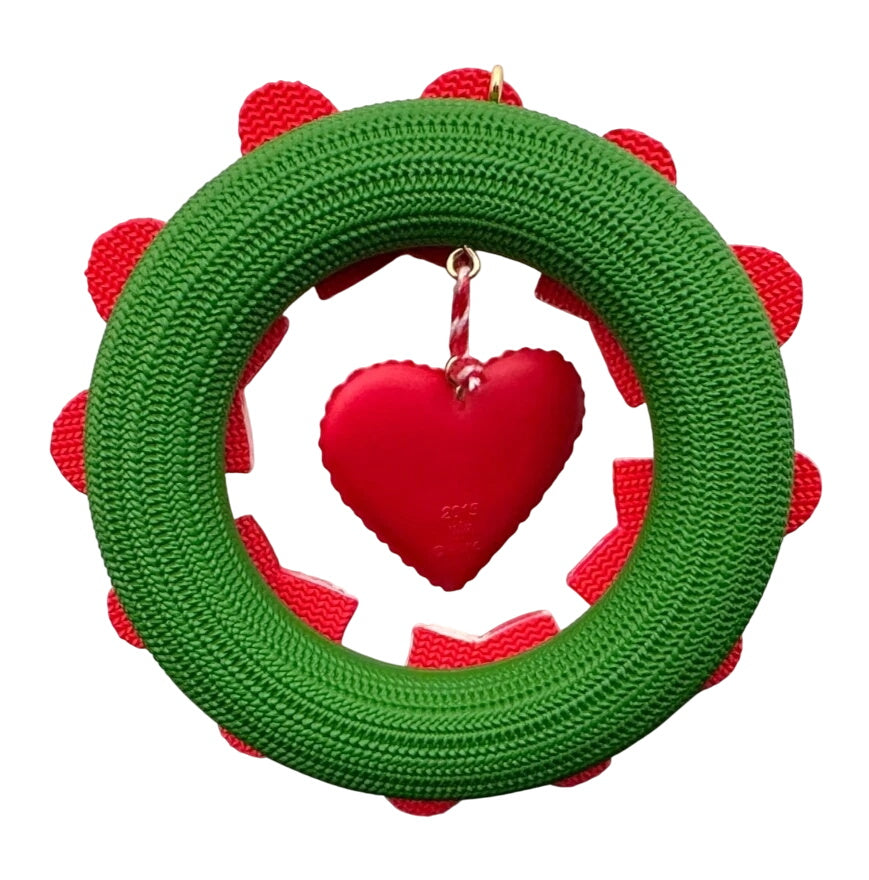 2015 A Close-Knit Family Hallmark Ornament (Wreath) QGO1629