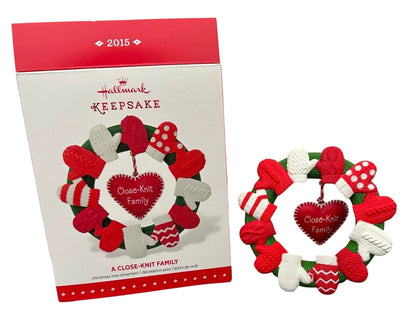 2015 A Close-Knit Family Hallmark Ornament (Wreath) QGO1629