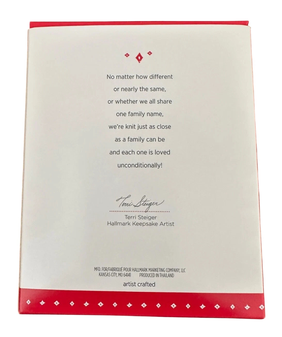 2015 A Close-Knit Family Hallmark Ornament (Wreath) QGO1629