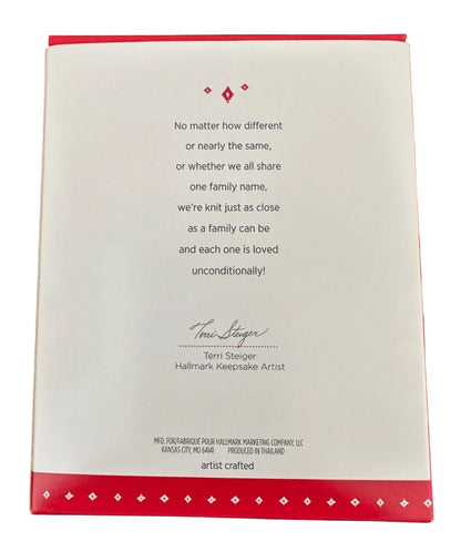 2015 A Close-Knit Family Hallmark Ornament (Wreath) QGO1629