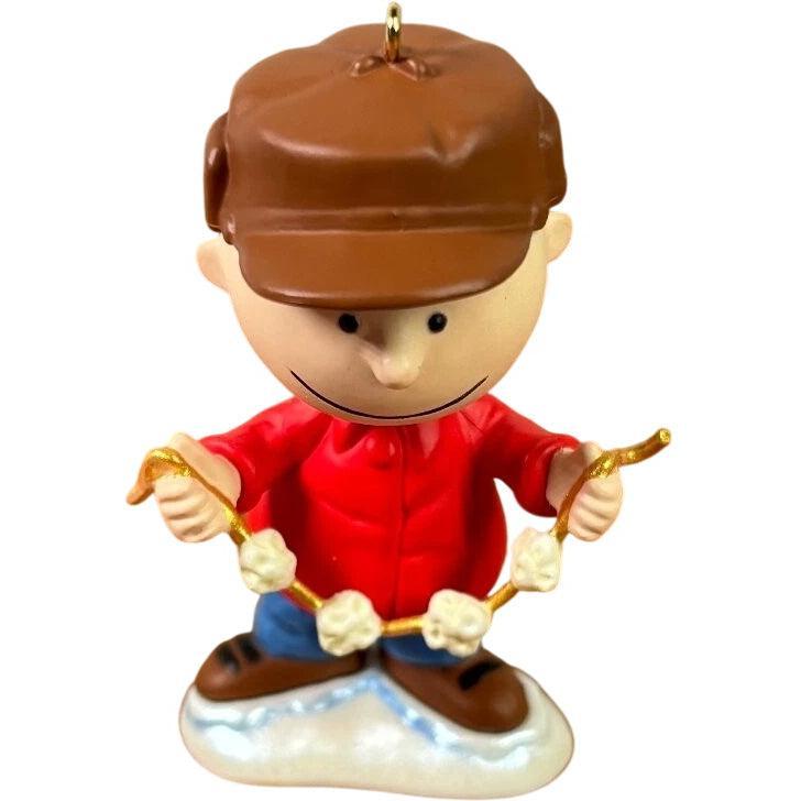 2015 Charlie Brown Decking The Tree Hallmark Ornament (Peanuts) QRP5903