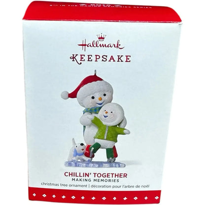 2015 Chillin' Together Hallmark Ornament (Making Memories) QX9079