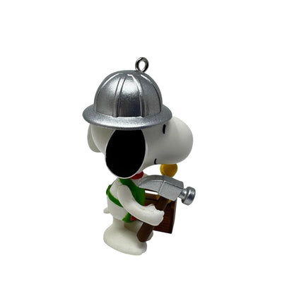 2015 Peanuts Building Buddie Snoopy Hallmark Ornament (Spotlight on Snoopy) QX9017