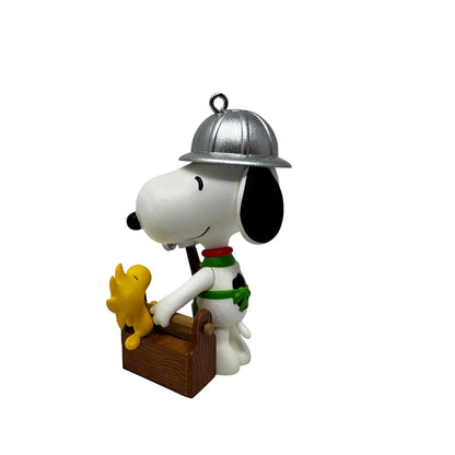 2015 Peanuts Building Buddie Snoopy Hallmark Ornament (Spotlight on Snoopy) QX9017