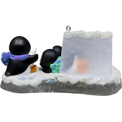 2015 Penguin Tales Hallmark Ornament (Kris' Penguins) QGO1057