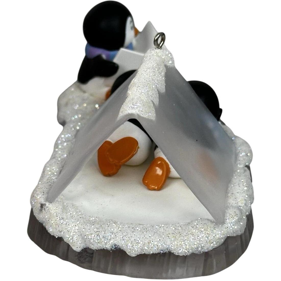 2015 Penguin Tales Hallmark Ornament (Kris' Penguins) QGO1057