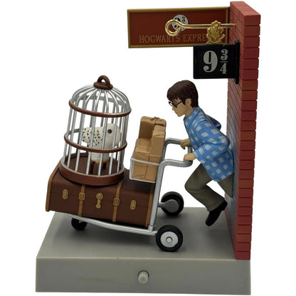 2015 Platform 9 3/4 Hallmark Ornament (Harry Potter) QXI2119