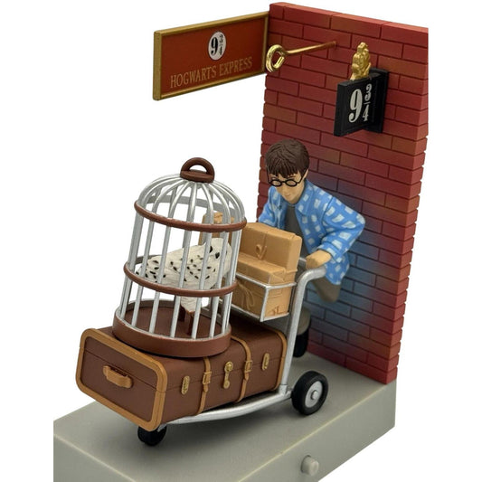 2015 Platform 9 3/4 Hallmark Ornament (Harry Potter) QXI2119