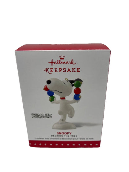 2015 Snoopy Hallmark Ornament (Decking the Tree) QRP5913