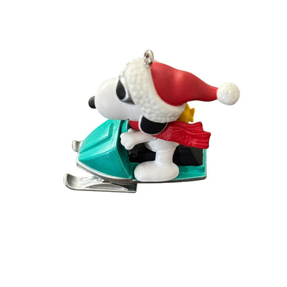2015 Winter Fun with Snoopy Hallmark Ornament (Winter Fun with Snoopy) QXM8507