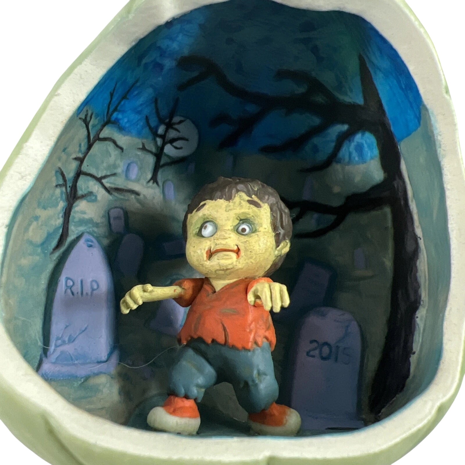 2015 Zombie Hallmark Ornament (Happy Halloween!) QFO5247