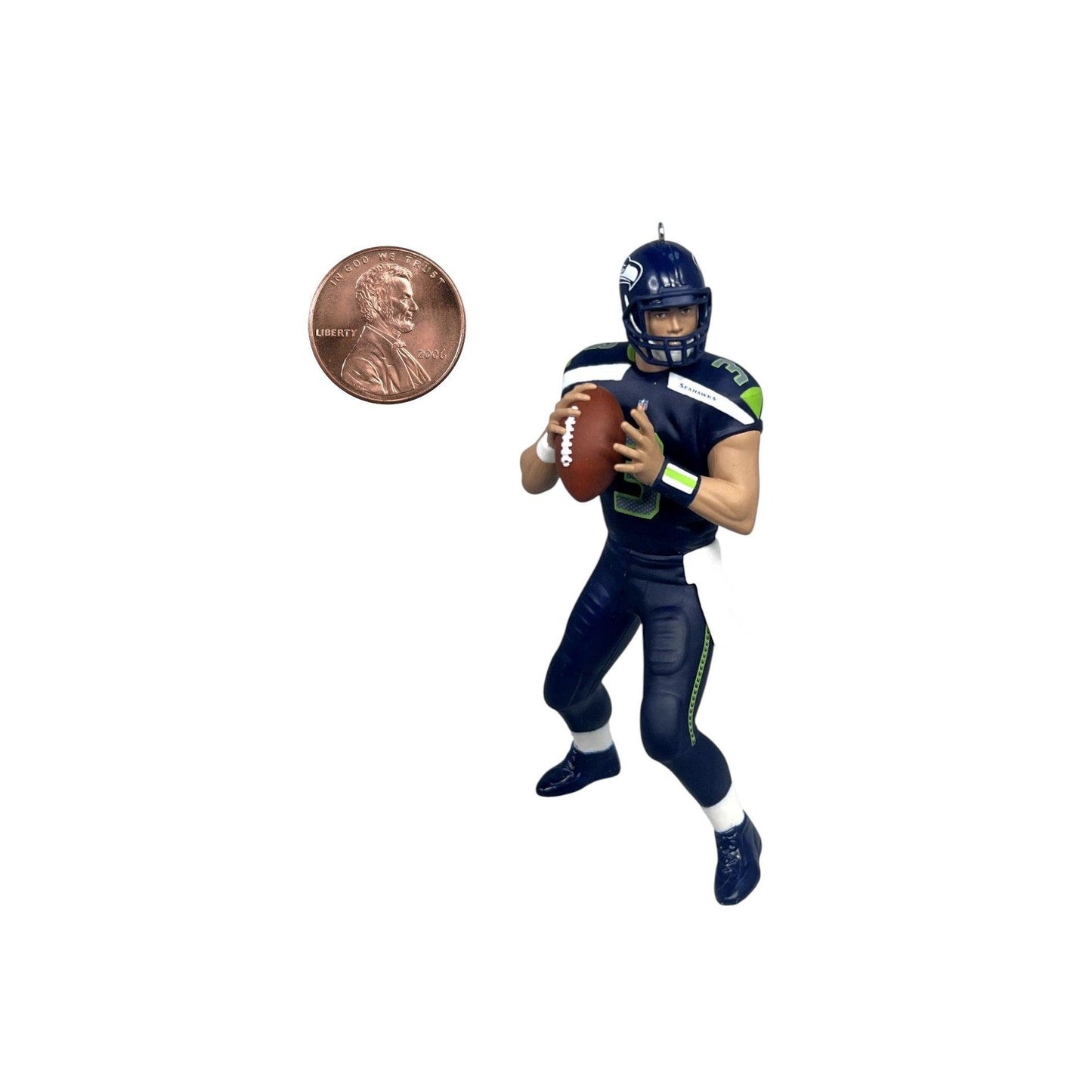 2015 Russell Wilson Hallmark Ornament (Football Legends) QX9249 Image4