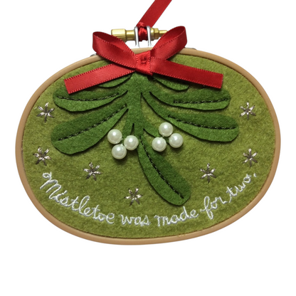 2015 Together Under The Mistletoe (Wreath)