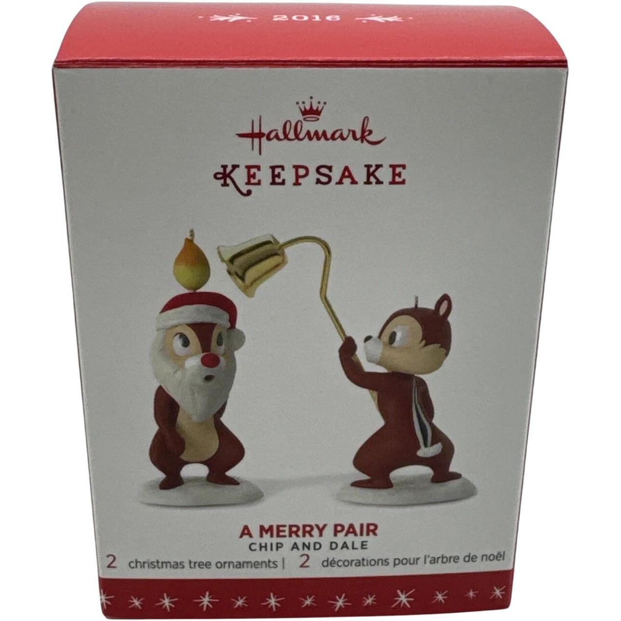 2016 A Merry Pair Hallmark Ornament (Chip and Dale) QXD6292