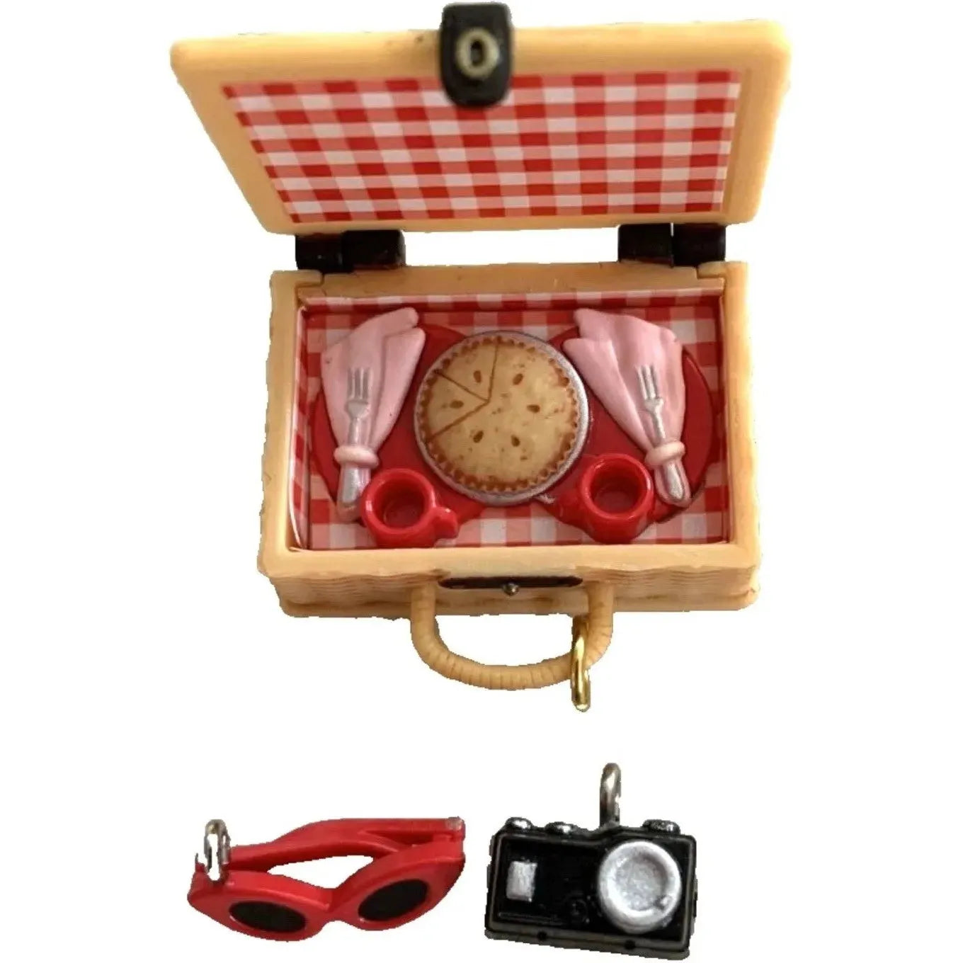 2016 Cherry Pie Picnic Hallmark Ornament (Barbie) QXI3531