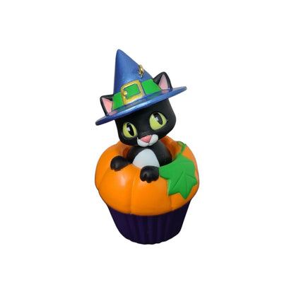 2016 Punkin' Kitty Hallmark Ornament (Keepsake Cupcake) QHA1038