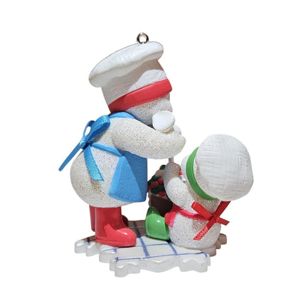 2016 Frosting Friends Hallmark Ornament (Making Memories) QX9071