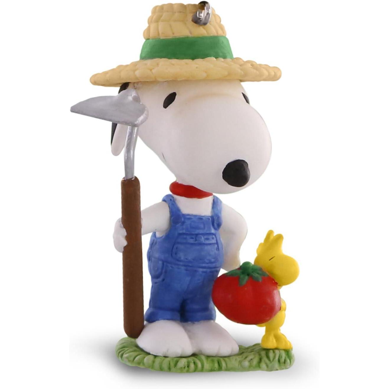 2016 Green Thumb Snoopy Hallmark Ornament (Spotlight on Snoopy) QX9251