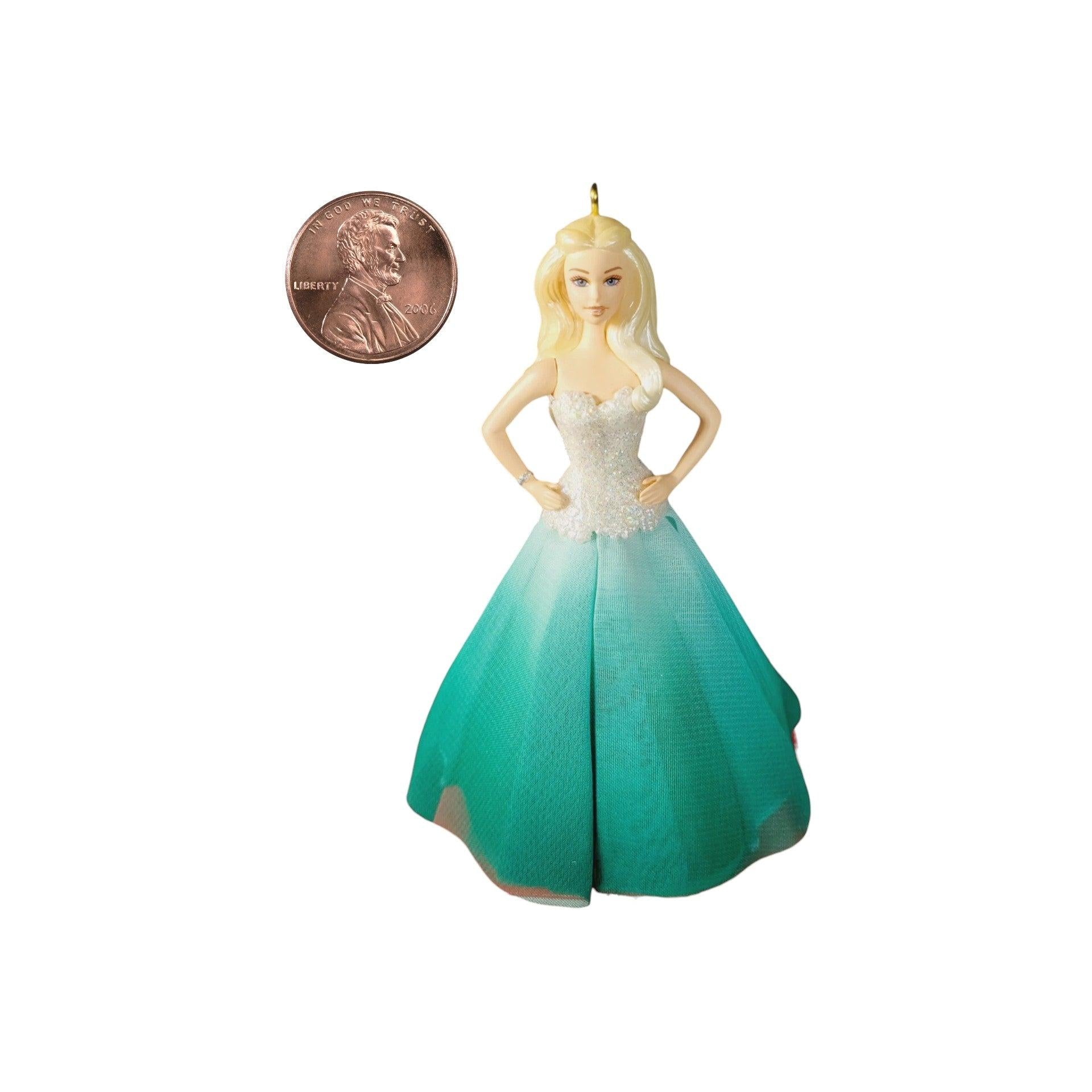 2016 Holiday Barbie Hallmark Ornament (Barbie) QX9241 Image8