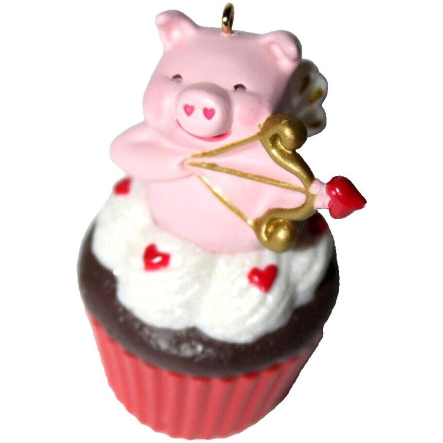 2016 Little Cupiggy Hallmark Ornament (Keepsake Cupcake) QHA1042