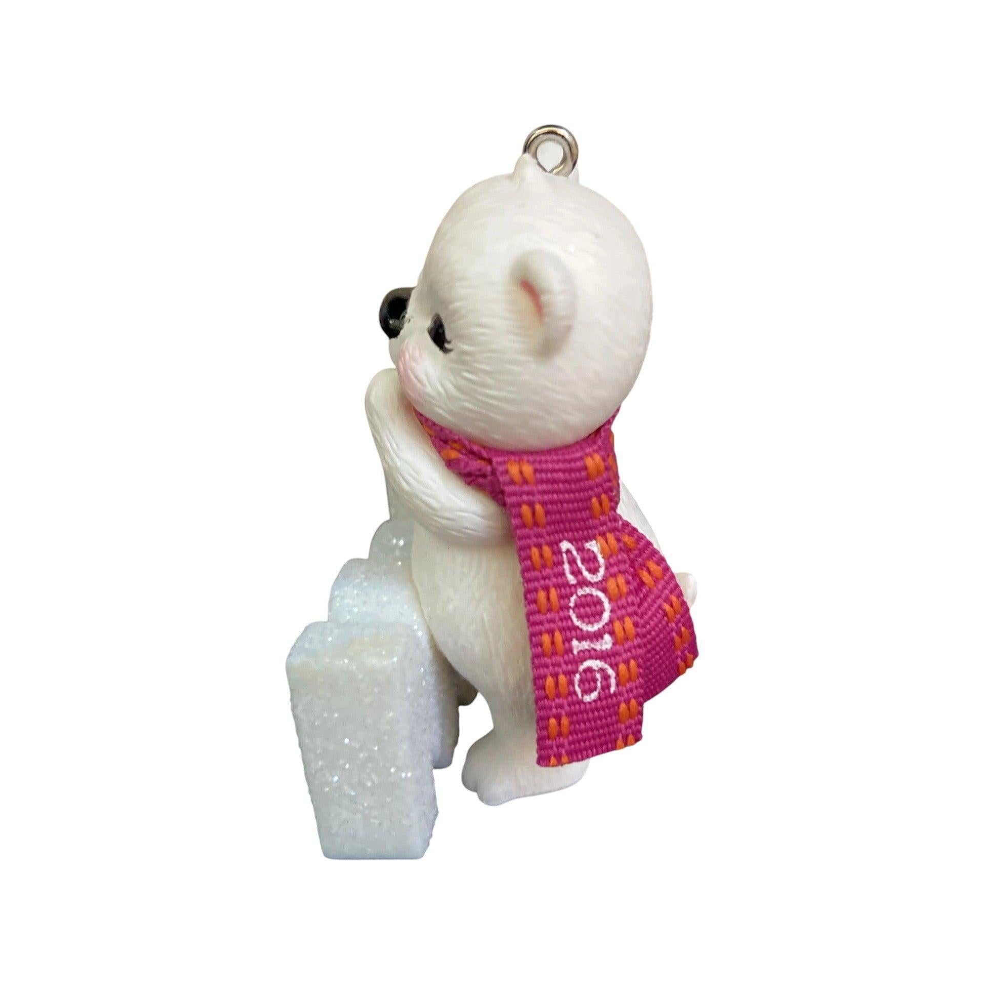 2016 Mom Hallmark Ornament (Polar Bear) QGO1074 Image3