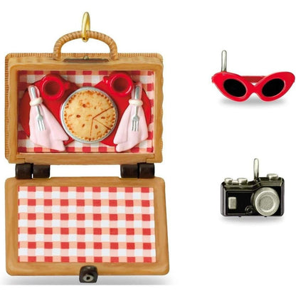 2016 Picnic Set Hallmark Ornament (Barbie) QXE3121
