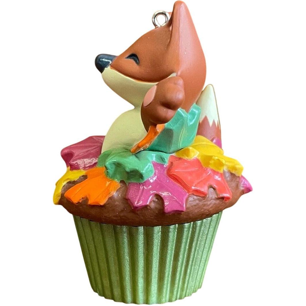 2016 Sly and Sweet Hallmark Ornament (Keepsake Cupcake) QHA1037