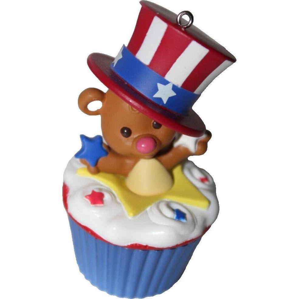 2016 Star-Spangled Bear Hallmark Ornament (Keepsake Cupcake) QHA1047