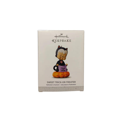 2016 Sweet Trick-Or-Treater Hallmark Ornament (Halloween) QXI3554 Image2
