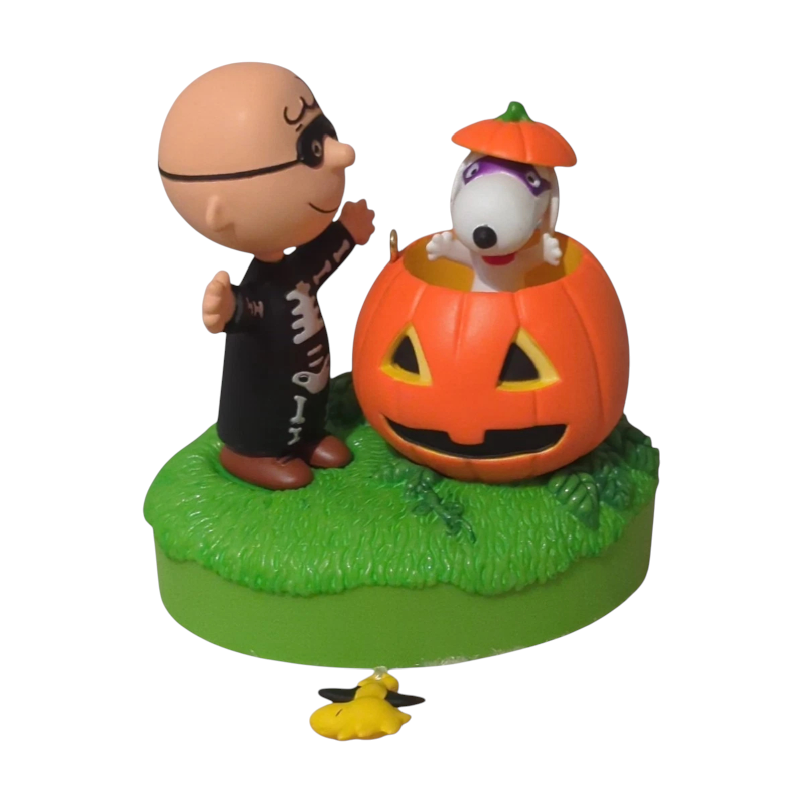 2016 Trick or Treat? Hallmark Ornament (Peanuts) QFO5224
