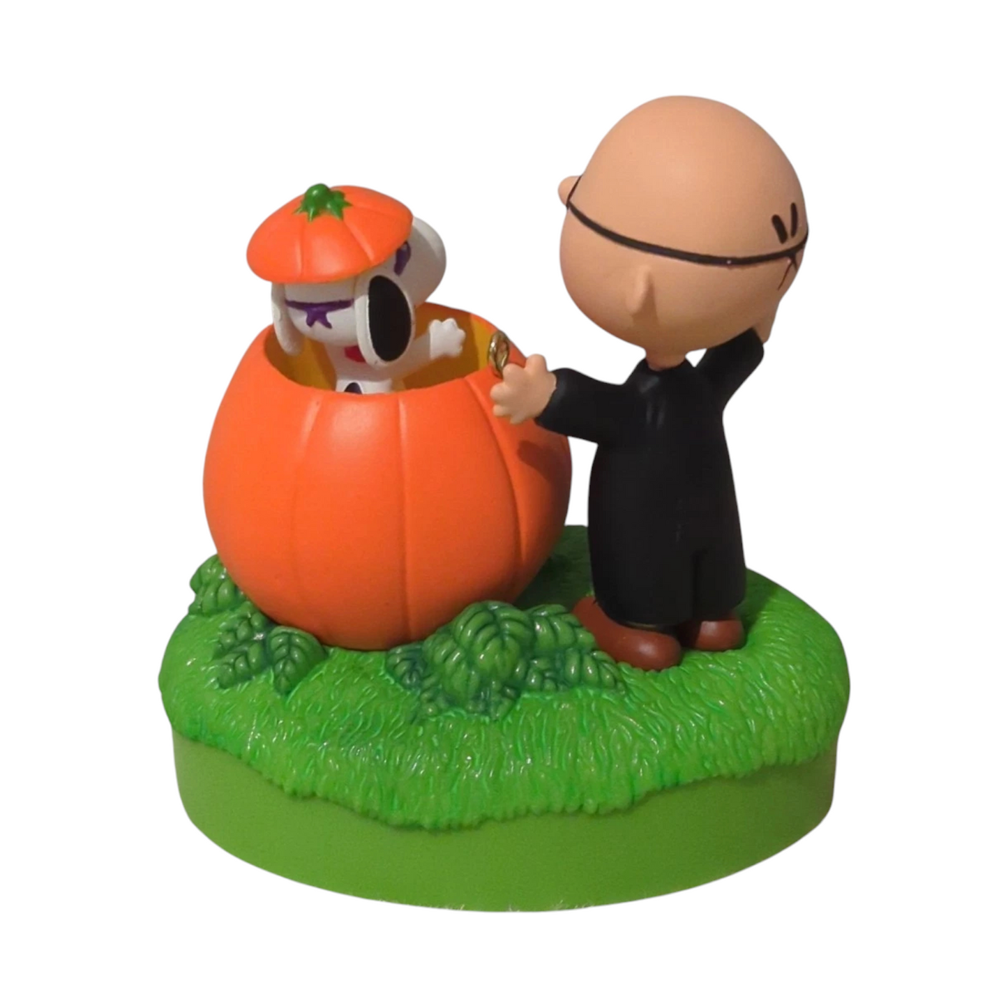 2016 Trick or Treat? Hallmark Ornament (Peanuts) QFO5224