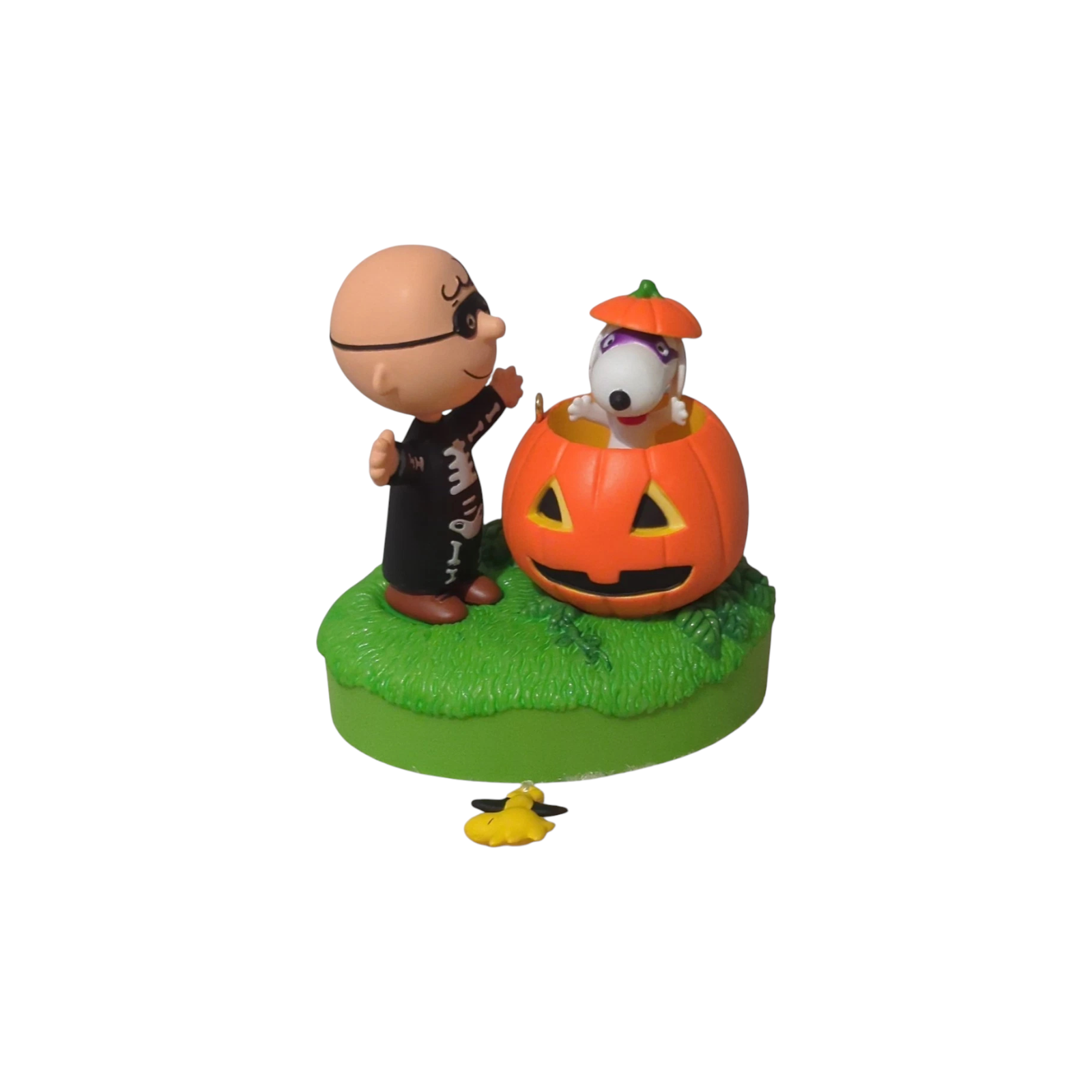 2016 Trick or Treat? Hallmark Ornament (Peanuts) QFO5224