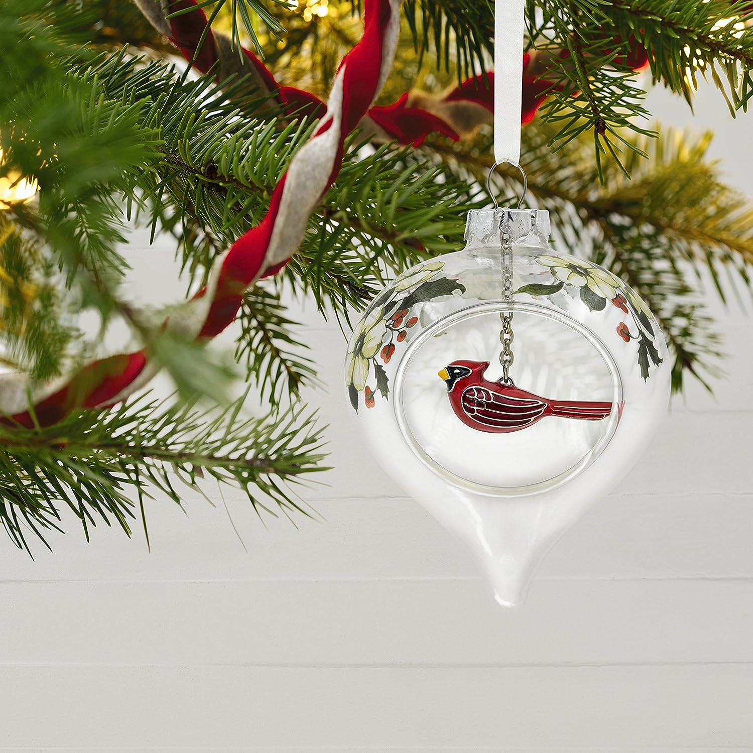QGO1822 2017 Winter Cardinal and Holly Premium Glass and Metal Christmas Ornament Image4