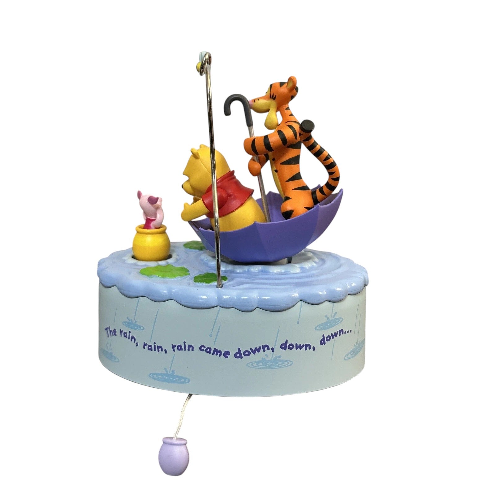 2017 A Blustery Day Hallmark Ornament (Winnie the Pooh) QXD6165