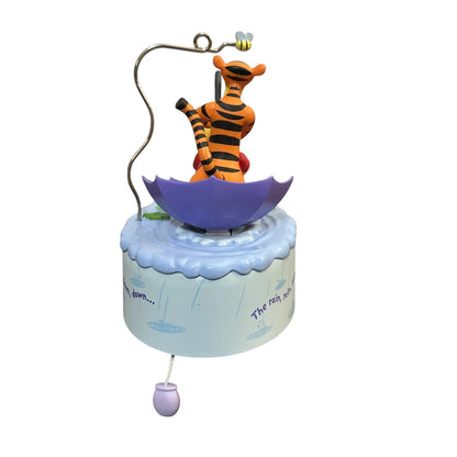 2017 A Blustery Day Hallmark Ornament (Winnie the Pooh) QXD6165