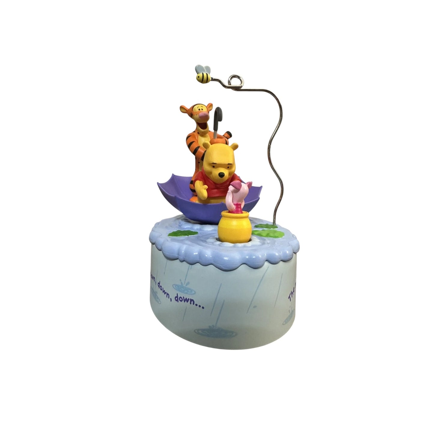 2017 A Blustery Day Hallmark Ornament (Winnie the Pooh) QXD6165