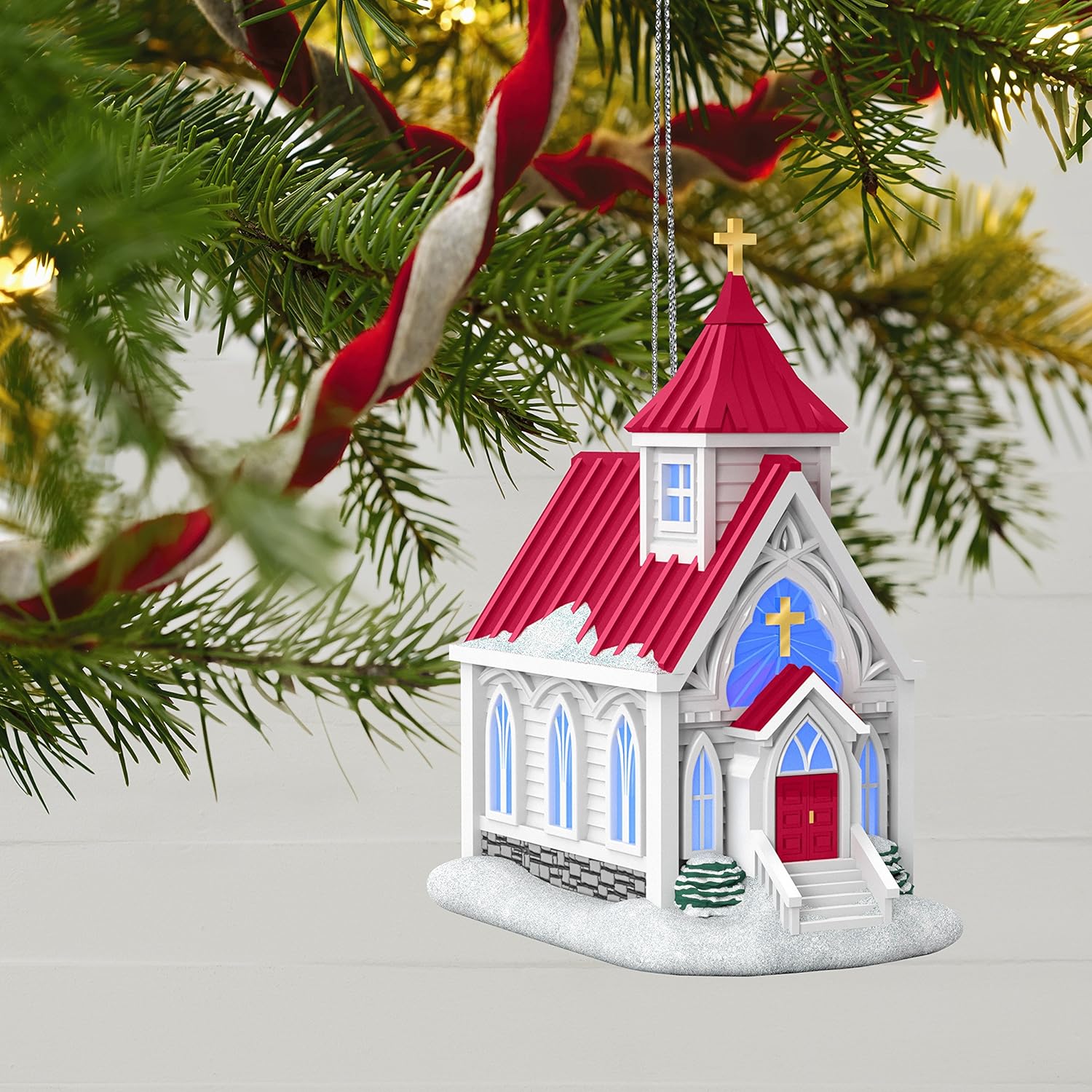 2017 Candlelight Service Hallmark Ornament (Candlelight Service) QGO1305