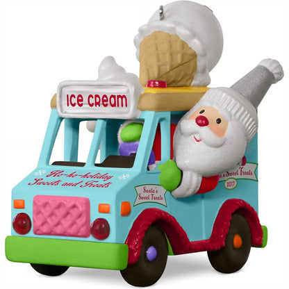 QGO1625 2017 Santa's Sweet Surprise (Santa Claus) Image1