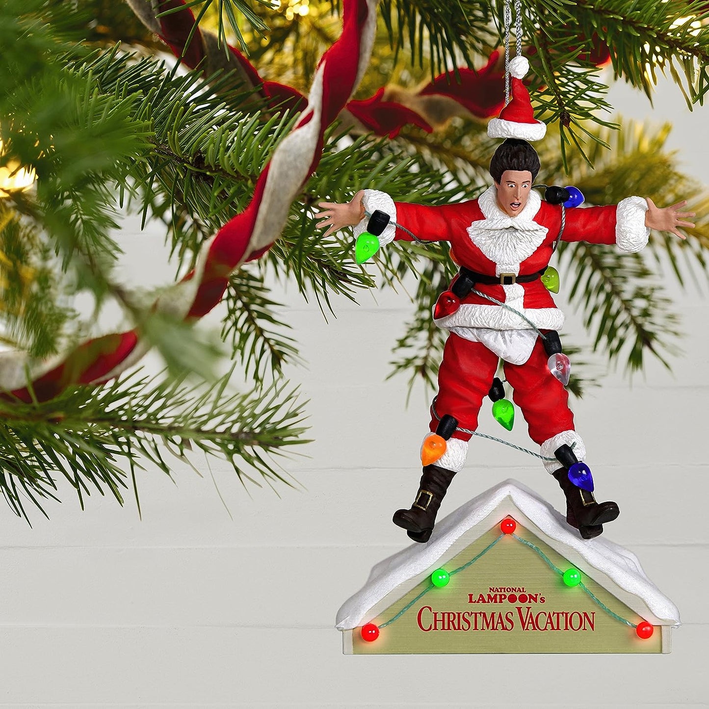 2018 A Fun, Old-Fashioned Family Christmas Hallmark Ornament (Christmas Vacation) QXI3113