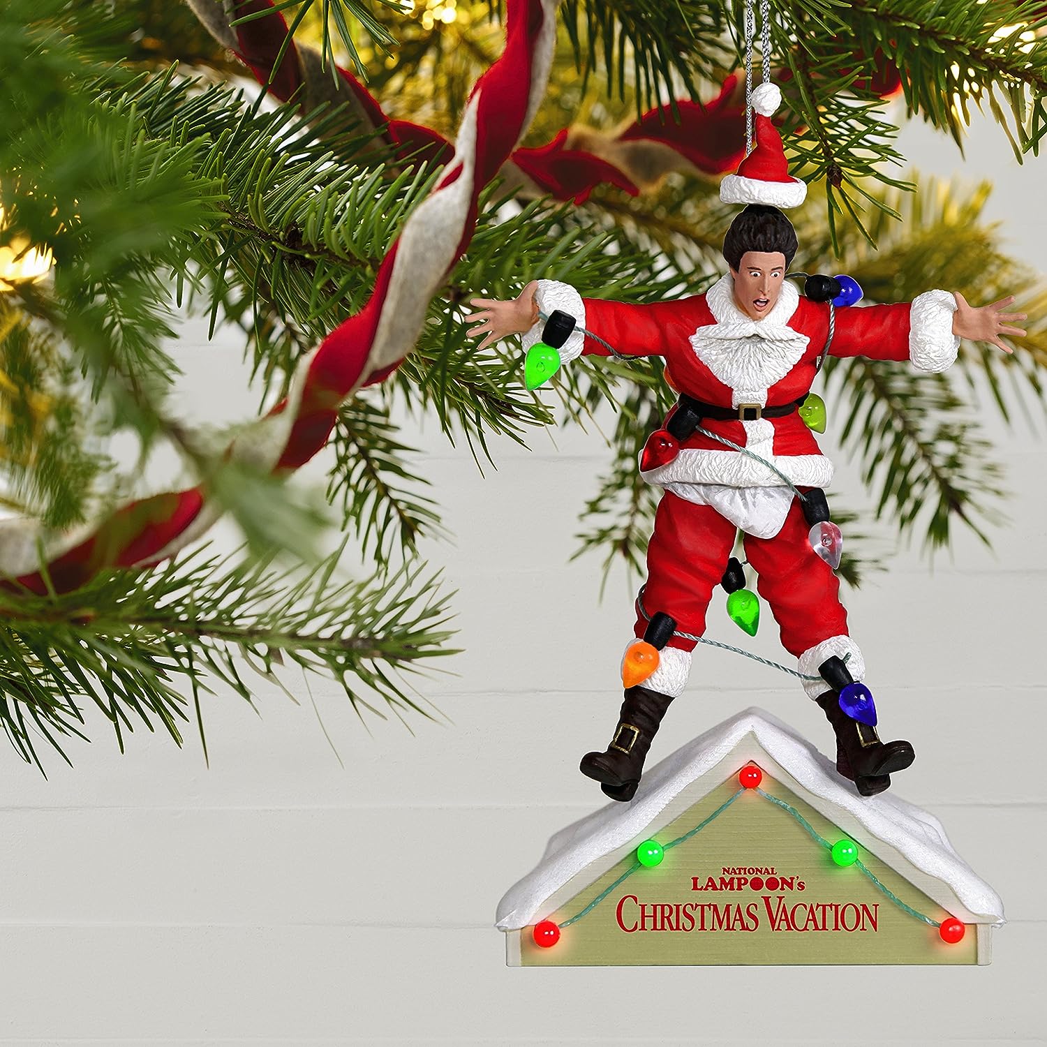 2018 A Fun, Old-Fashioned Family Christmas Hallmark Ornament (Christmas Vacation) QXI3113