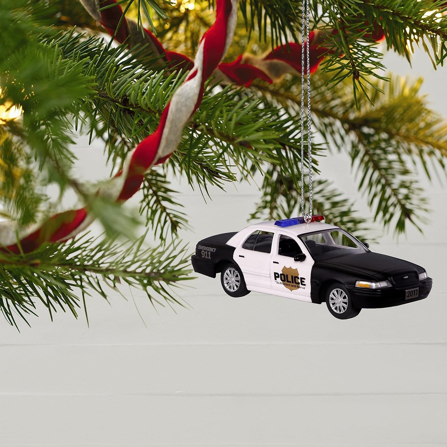 2018 Hallmark Ornament (2011) Ford Crown Victoria Hallmark Ornament (Classic American Cars) QXI3163